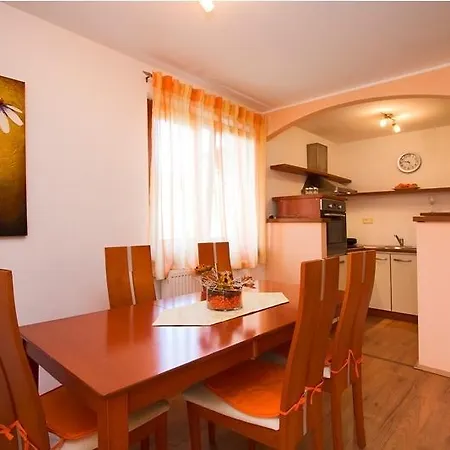 Matelici Apartment *